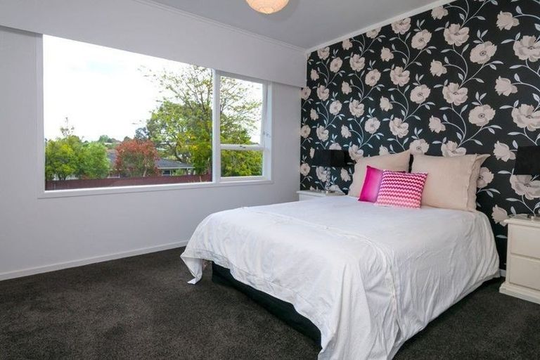 Photo of property in 2/58 Girrahween Drive, Totara Vale, Auckland, 0629