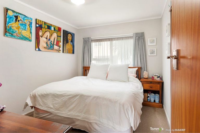 Photo of property in 10/154f Onepu Road, Lyall Bay, Wellington, 6022