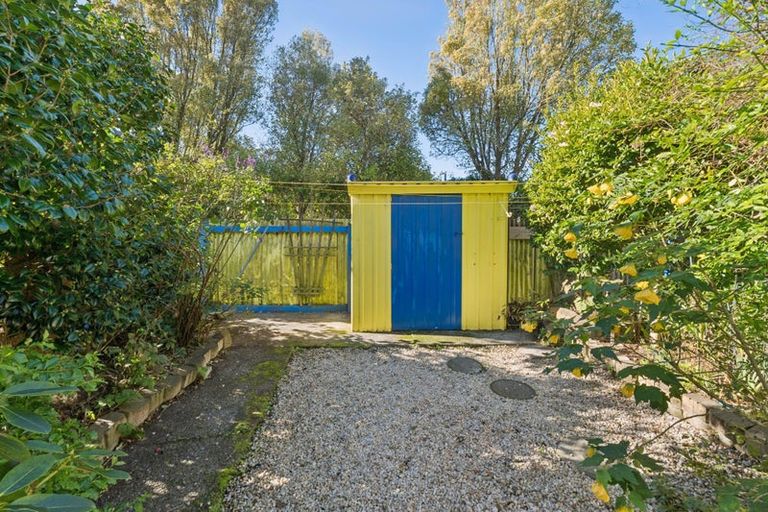 Photo of property in 2/210 Newlands Road, Newlands, Wellington, 6037