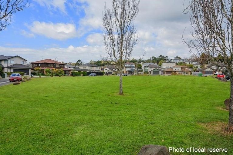 Photo of property in 52 Newbury Place, Schnapper Rock, Auckland, 0632