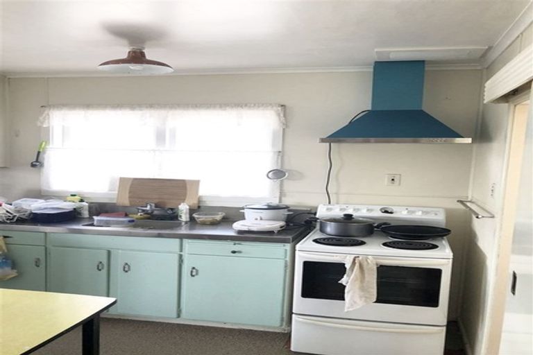 Photo of property in 75 Larnoch Road, Henderson, Auckland, 0610