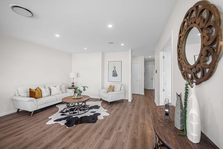 Photo of property in 14 Rathmullen Place, Pinehill, Auckland, 0632