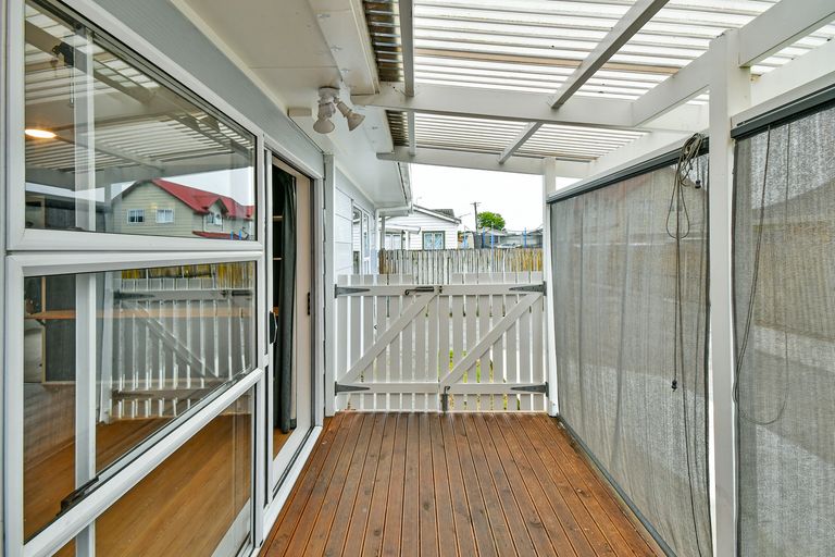 Photo of property in 1/8 Onslow Road, Papakura, 2110