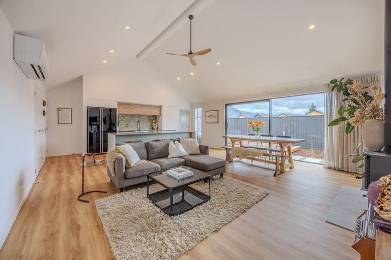 Photo of property in 8 Longview Drive, Lake Hawea, 9382