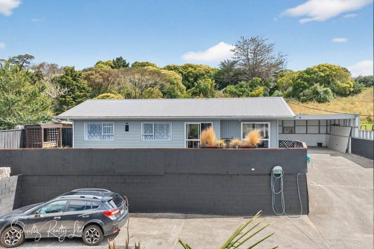 Photo of property in 27 Hurndall Street East, Maungaturoto, 0520