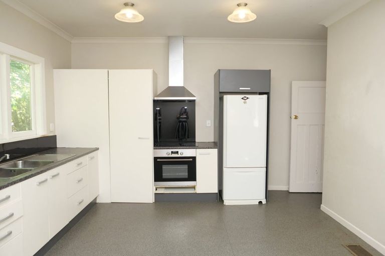 Photo of property in 5 Burrows Avenue, Karori, Wellington, 6012