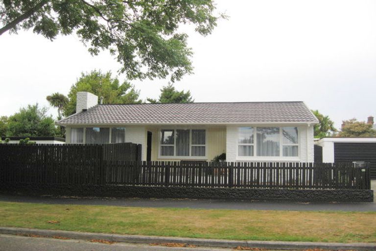 Photo of property in 42 Dee Street, St Albans, Christchurch, 8014