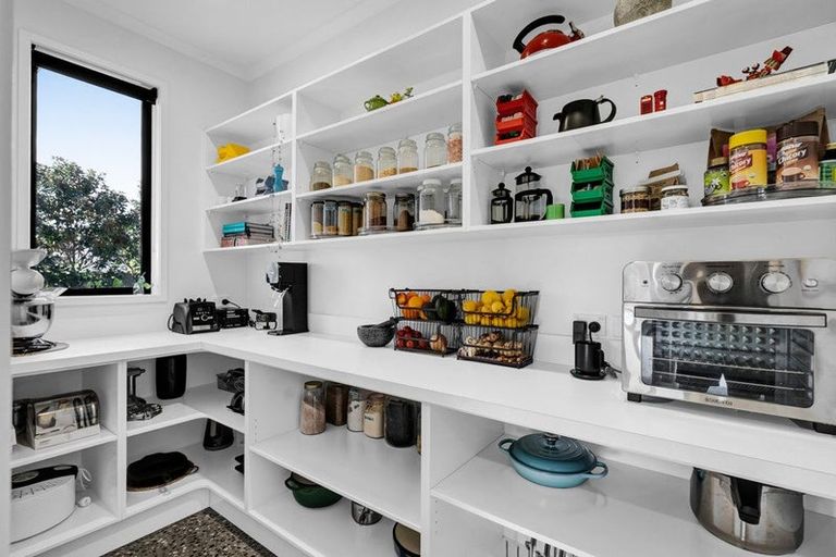 Photo of property in 6 Pebble Beach Court, Waiwhakaiho, New Plymouth, 4312