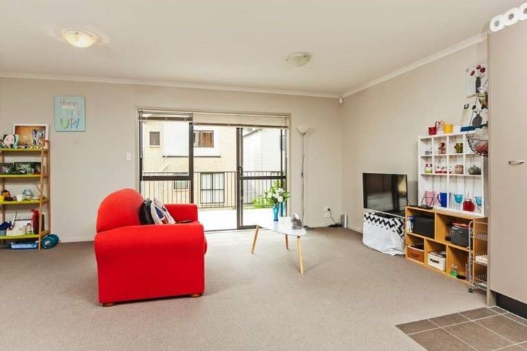 Photo of property in St Claire Village, 9/172 Mcleod Road, Te Atatu South, Auckland, 0610