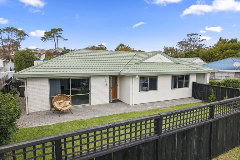 Photo of property in 1/919 Whangaparaoa Road, Manly, Whangaparaoa, 0930