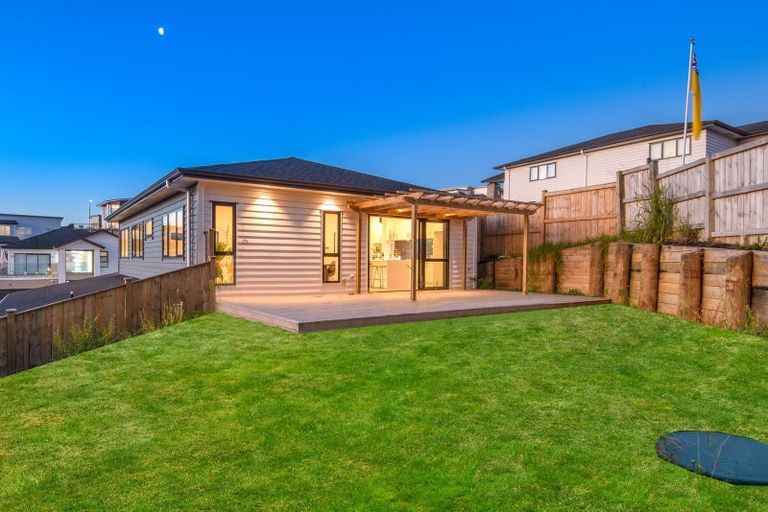 Photo of property in 124 San Valentino Drive, Henderson, Auckland, 0612