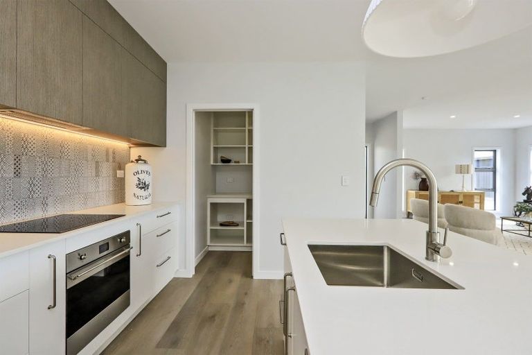 Photo of property in 9 Cassin Place, Taradale, 4112