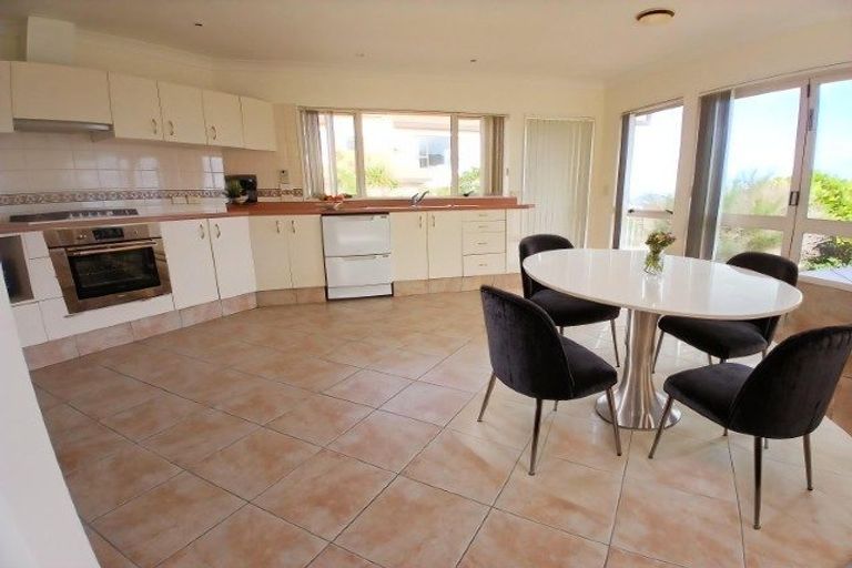 Photo of property in 16 Imran Terrace, Khandallah, Wellington, 6035