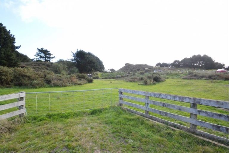 Photo of property in 6 Henham Lane, Waikawa Beach, Levin, 5573