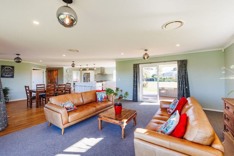 Photo of property in 21 Loveston Lane, Kelvin Grove, Palmerston North, 4470