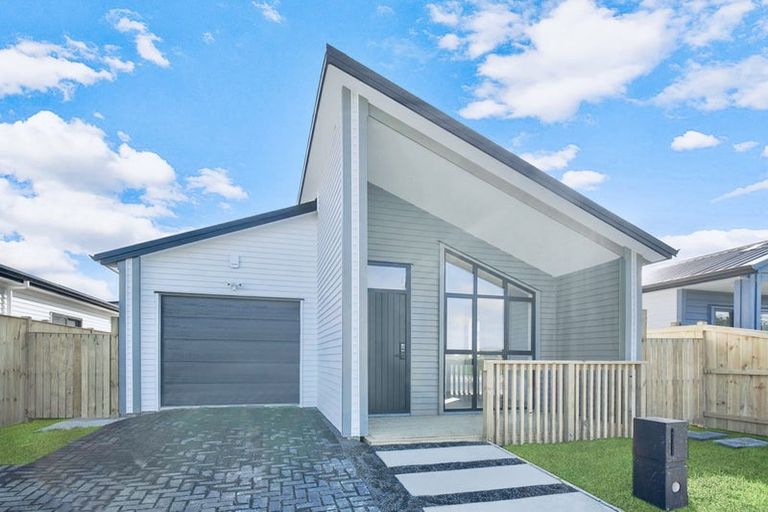 Photo of property in 27 Huringa Road, Karaka, 2113
