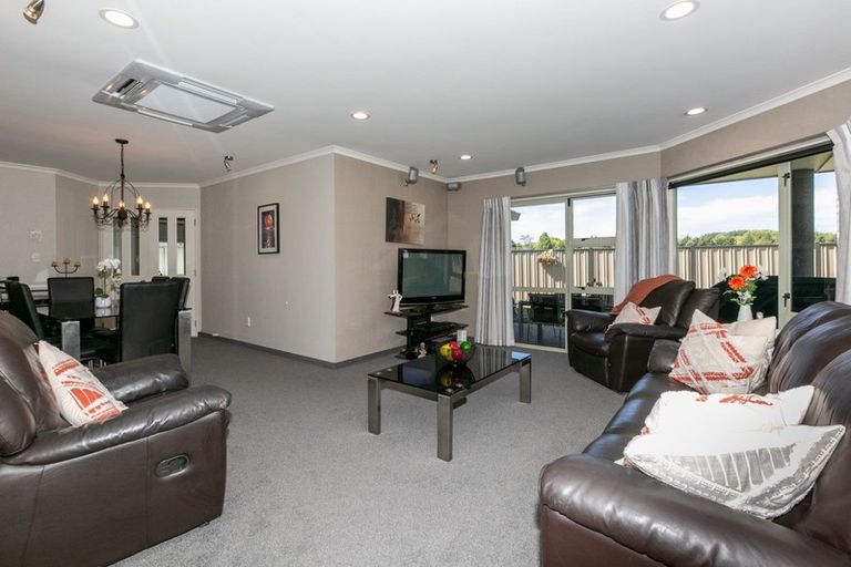 Photo of property in 18 Forbury Way, Taradale, Napier, 4112