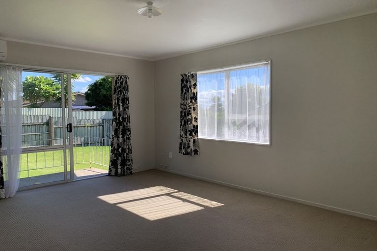 Photo of property in 1/100 Lynwood Road, New Lynn, Auckland, 0600