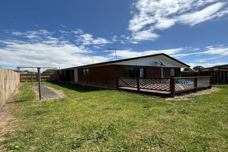 Photo of property in 2/6 Trimdon Street, Randwick Park, Auckland, 2105