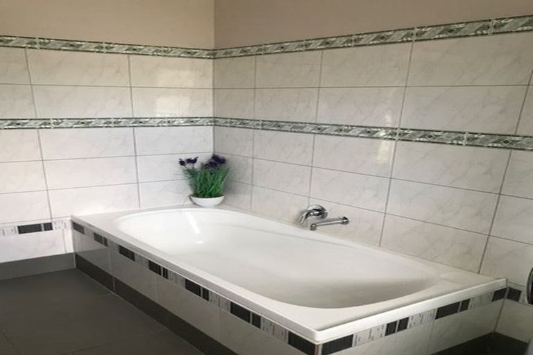 Photo of property in 48 Ashlynne Avenue, Papatoetoe, Auckland, 2025