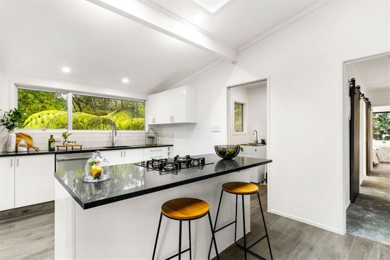 Photo of property in 10 Wirihana Road, Titirangi, Auckland, 0604