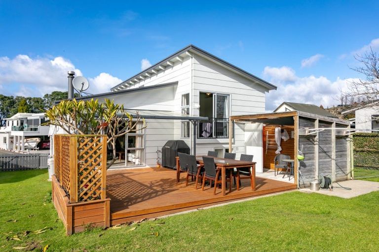 Photo of property in 102 Awarua Place, Whangamata, 3620