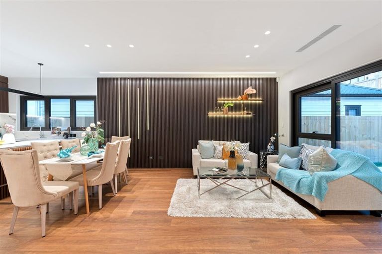 Photo of property in 25 Whakairo Crescent, Gulf Harbour, 0930