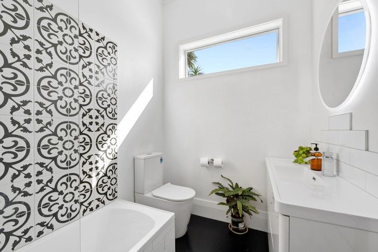 Photo of property in 8 Puriri Street, Helensville, 0800