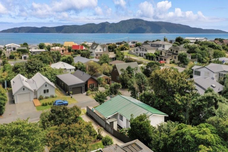 Photo of property in 2/3 Park Road, Paraparaumu Beach, Paraparaumu, 5032