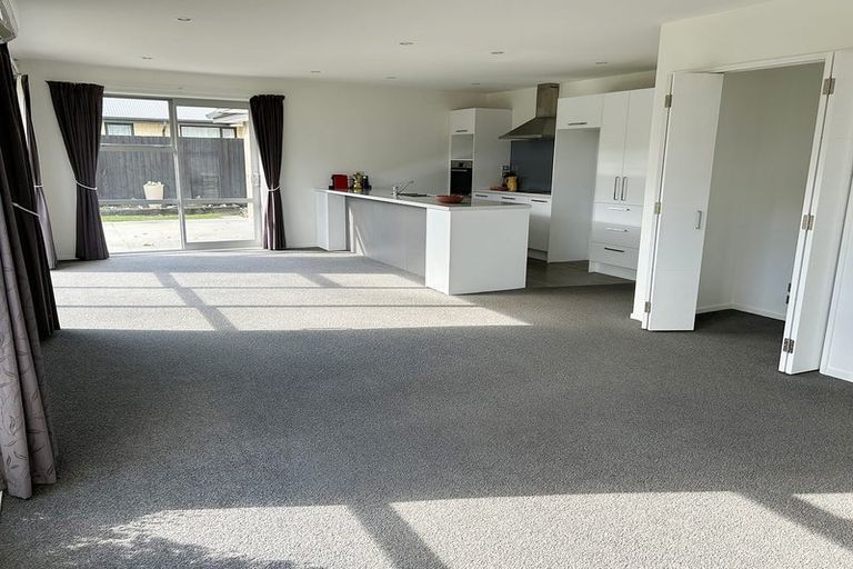 Photo of property in 8 Oakdene Place, Halswell, Christchurch, 8025