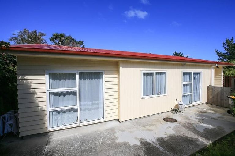 Photo of property in 29a Turville Crescent, Newlands, Wellington, 6037