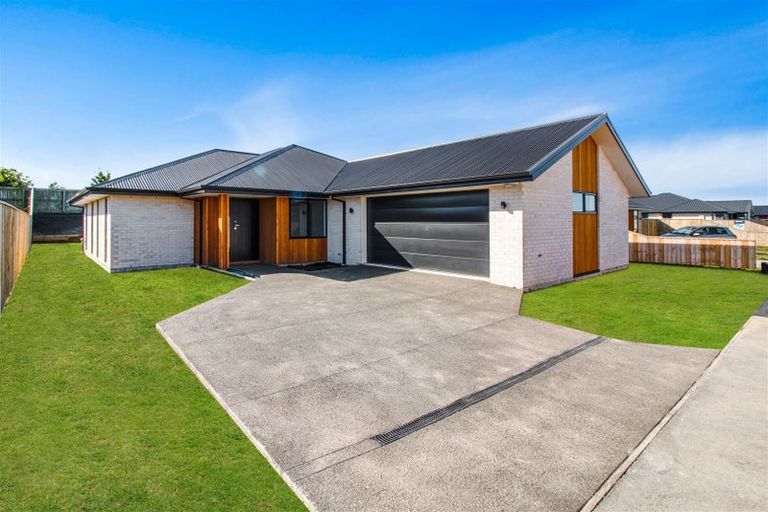 Photo of property in 15 Fountain Place, Rolleston, 7614