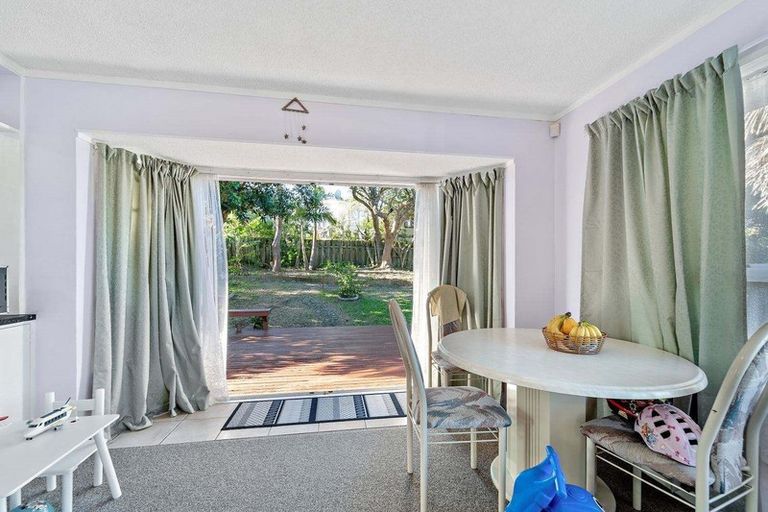 Photo of property in 2/21 Glamorgan Drive, Torbay, Auckland, 0630