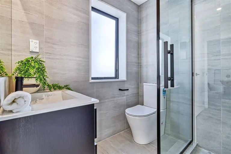 Photo of property in 17a Waka Ama Road, Karaka, 2113