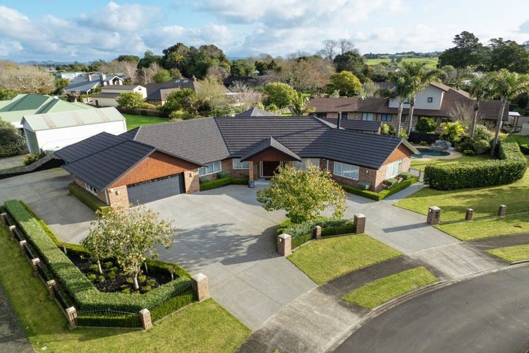 Photo of property in 14 Glencairn Place, Buckland, Pukekohe, 2677