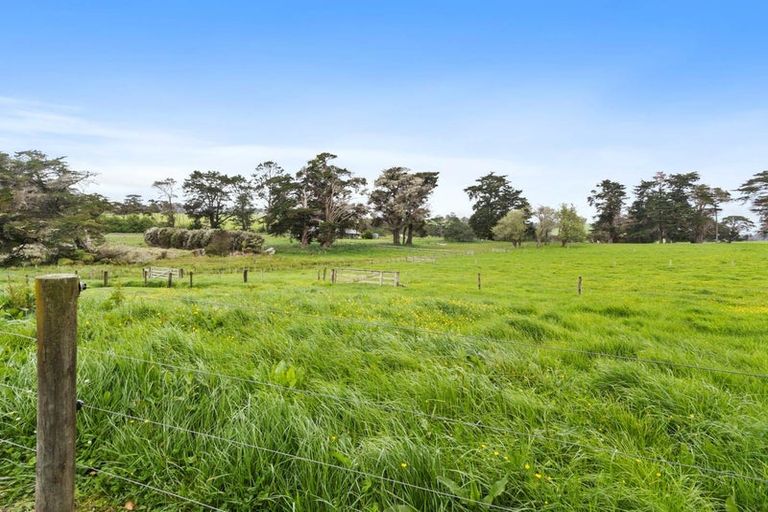 Photo of property in 129 Hunter Road, Taupaki, Henderson, 0782