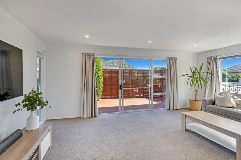 Photo of property in 102 Veitches Road, Casebrook, Christchurch, 8051