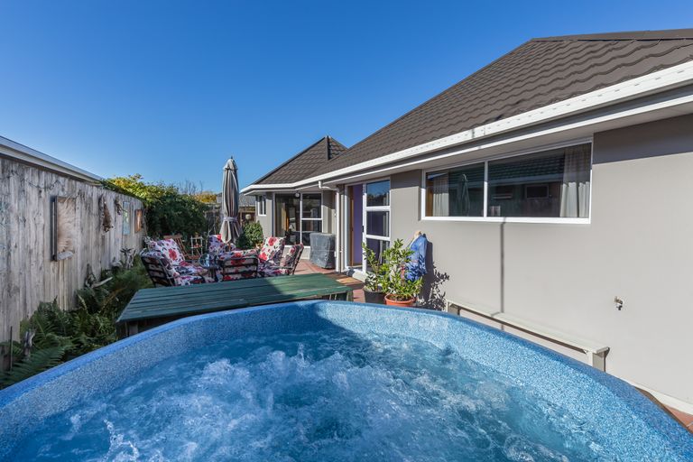 Photo of property in 125 Winters Road, Mairehau, Christchurch, 8052