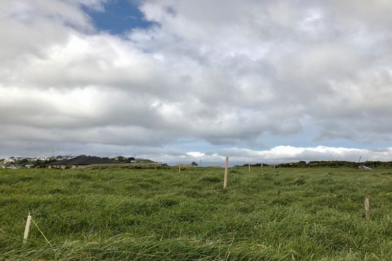 Photo of property in 9a Grumman Lane, Newlands, Wellington, 6037