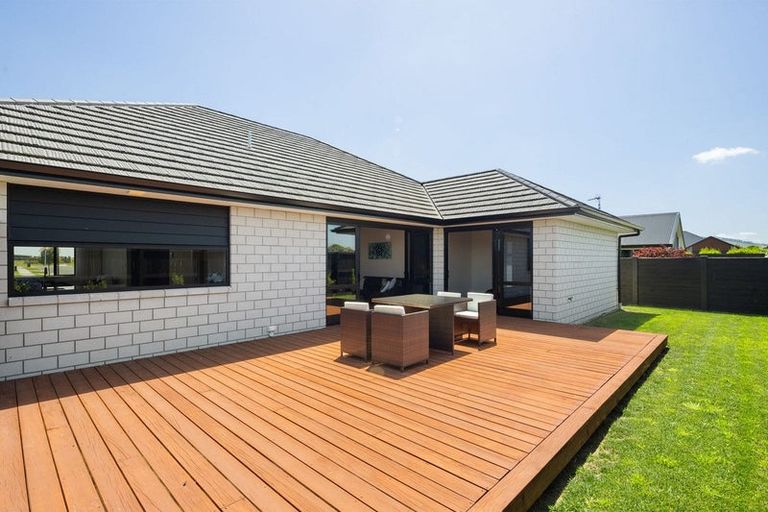 Photo of property in 44 Norfolk Drive, Cambridge, 3434