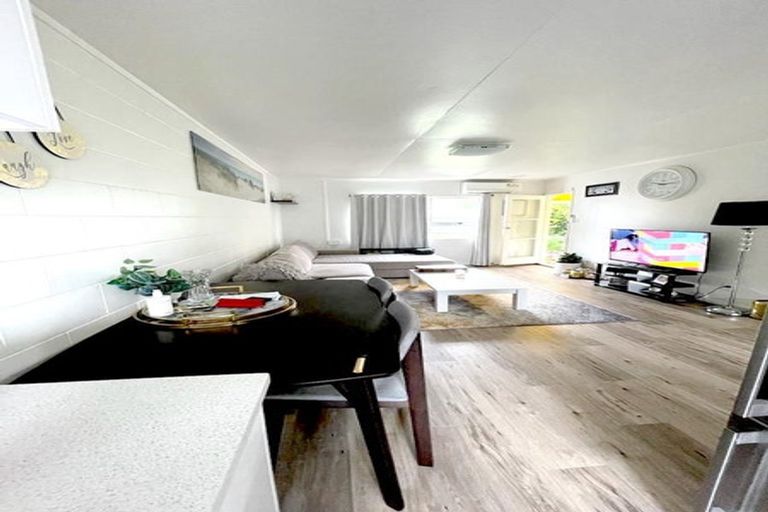 Photo of property in 87 Nikau Street, New Lynn, Auckland, 0600