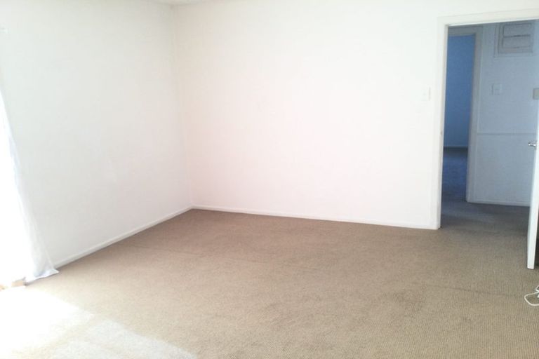 Photo of property in 5 Paton Avenue, Te Atatu South, Auckland, 0610