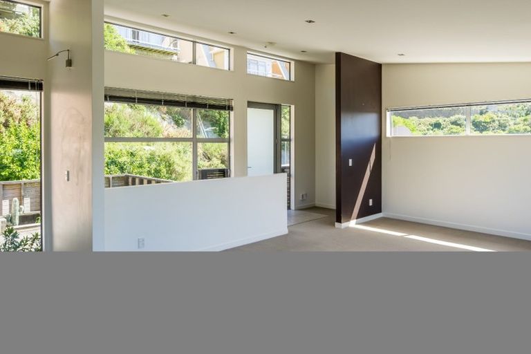 Photo of property in 51 Tiketike Way, Brooklyn, Wellington, 6021