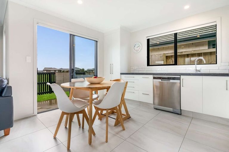 Photo of property in 77 Union Drive, Papamoa, 3118