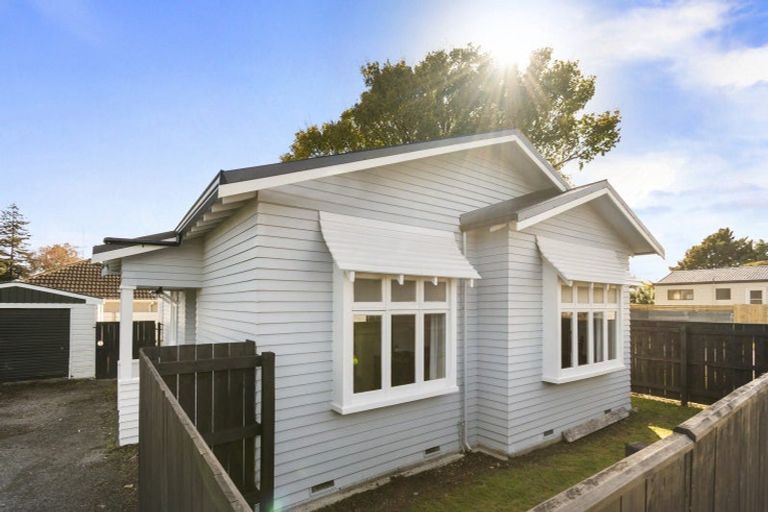 Photo of property in 33 Featherston Street, Takaro, Palmerston North, 4412