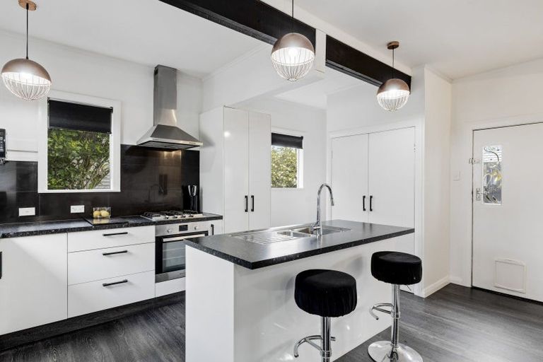 Photo of property in 17 Exeter Street, Brooklands, New Plymouth, 4310