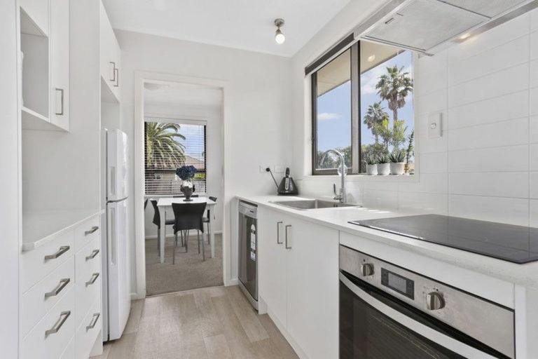 Photo of property in 15a Lillian Place, Orewa, 0931