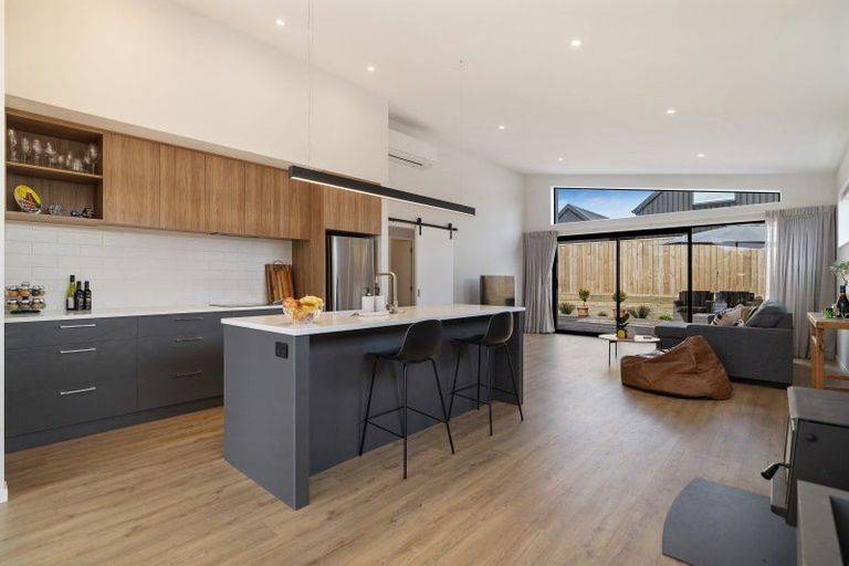 Photo of property in 4 Shallow Close, Jacks Point, 9371