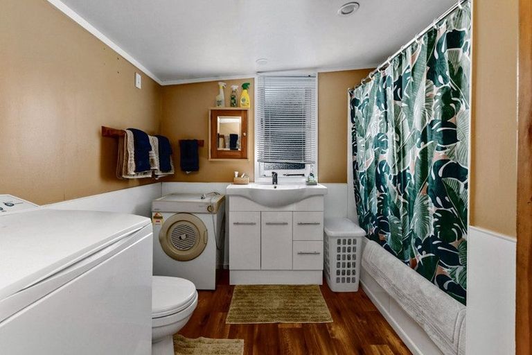 Photo of property in 11a John Road, Stanmore Bay, Whangaparaoa, 0932