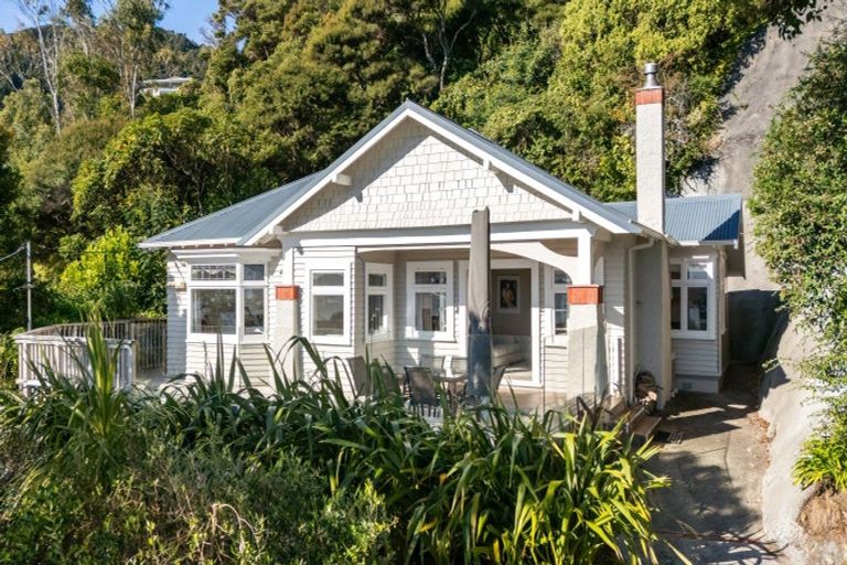 Photo of property in 111 Muritai Road, Eastbourne, Lower Hutt, 5013